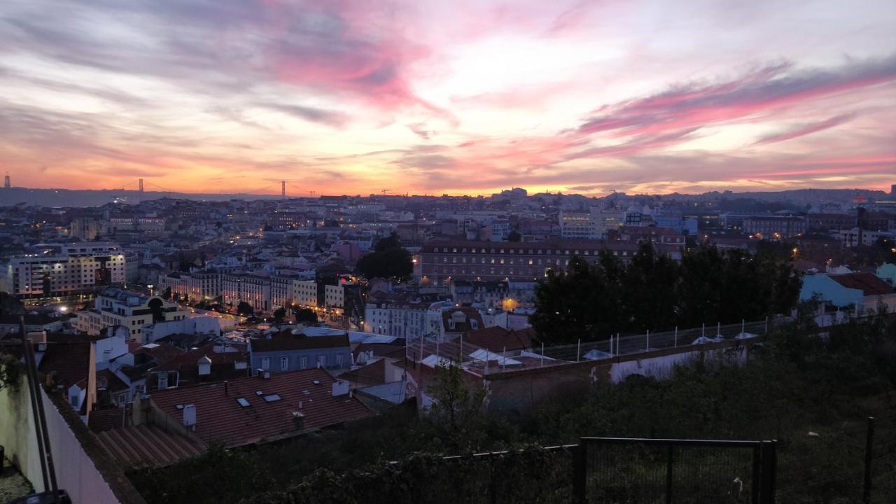 Stroll To Coffee Shops Near A Renovated Hillside Apartment In Graca Lizbona Zewnętrze zdjęcie