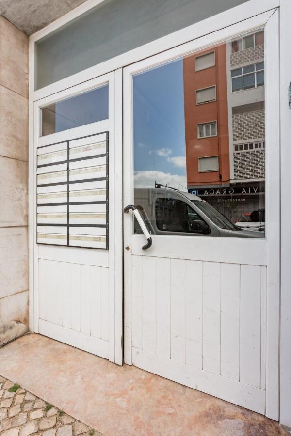 Stroll To Coffee Shops Near A Renovated Hillside Apartment In Graca Lizbona Zewnętrze zdjęcie