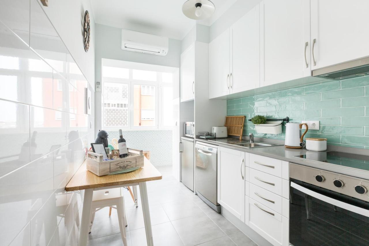 Stroll To Coffee Shops Near A Renovated Hillside Apartment In Graca Lizbona Zewnętrze zdjęcie