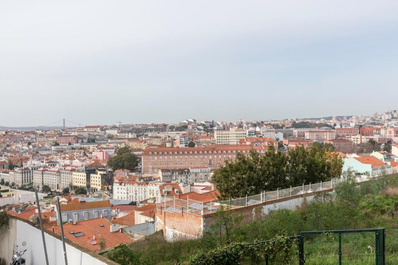 Stroll To Coffee Shops Near A Renovated Hillside Apartment In Graca Lizbona Zewnętrze zdjęcie