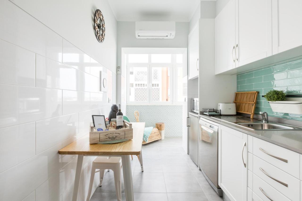 Stroll To Coffee Shops Near A Renovated Hillside Apartment In Graca Lizbona Zewnętrze zdjęcie
