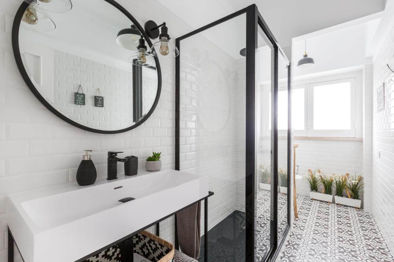Stroll To Coffee Shops Near A Renovated Hillside Apartment In Graca Lizbona Zewnętrze zdjęcie