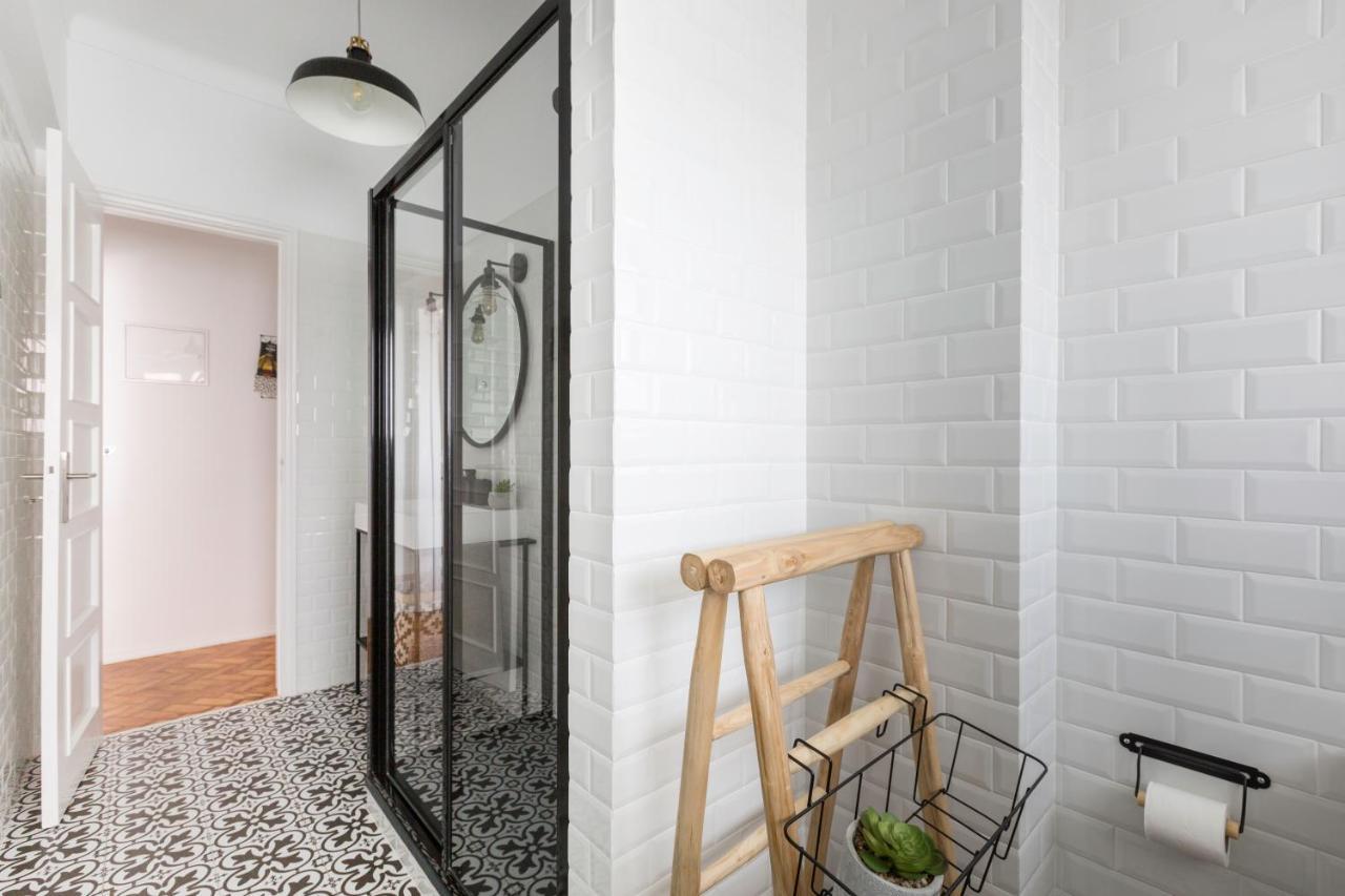 Stroll To Coffee Shops Near A Renovated Hillside Apartment In Graca Lizbona Zewnętrze zdjęcie